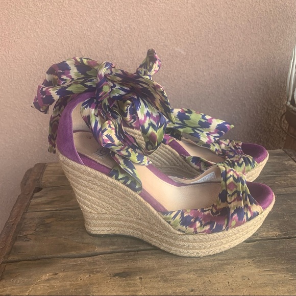 UGG Lucianna Wedge Sandal - Picture 2 of 11